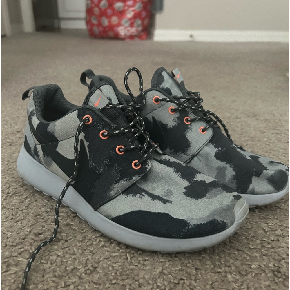 Nike Roshes size 8